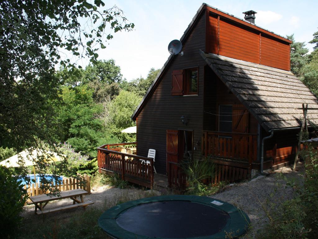 Pretty Chalet In Beaulieu With Private Pool Beaulieu (Cantal) Exterior foto